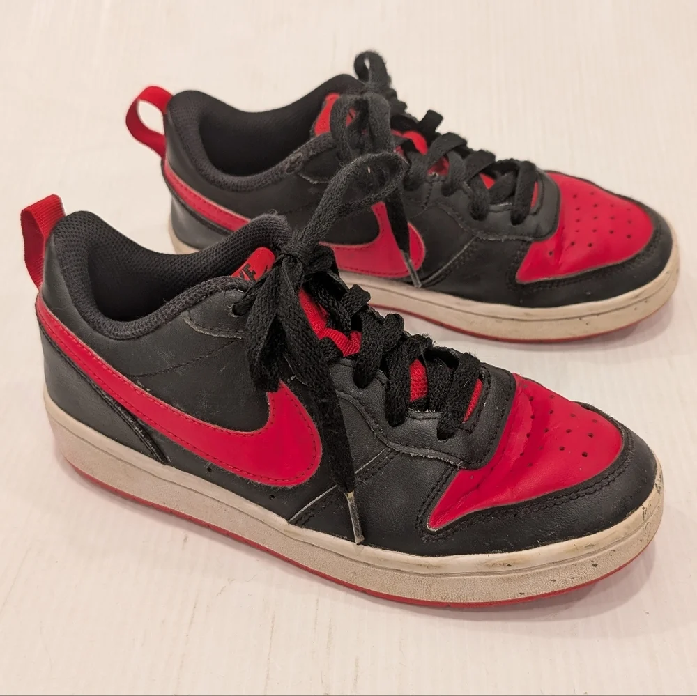 NIKE Court Borough Low 2 Black and Red Shoes Sneakers size 4.5 youth